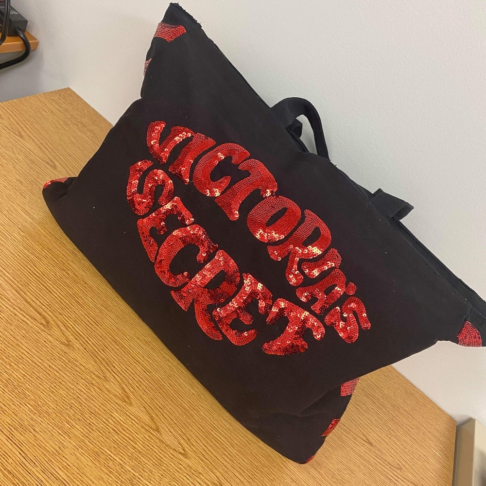 💋VS Red Lips & Red Sequin Black Tote💋
